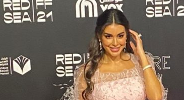 ارتدت الحجاب .. شاهد صور ياسمين صبري في مهرجان البحر الأحمر 